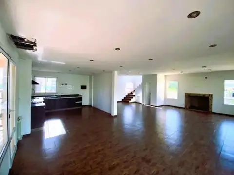 Casa 4 ambientes con 3 baños
