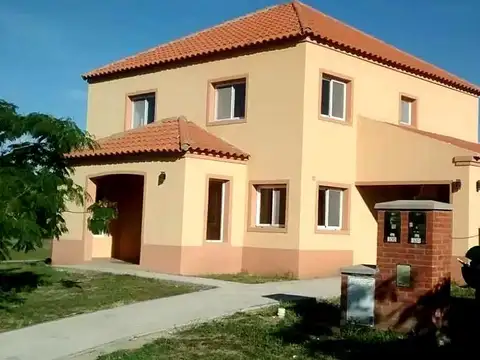 Viví Pilar: casa con pileta, galería y espacios ideales para disfrutar