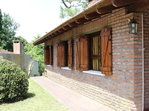 Casa en venta - 1 Dormitorio 1 Baño - 90Mts2 - Villa Gesell