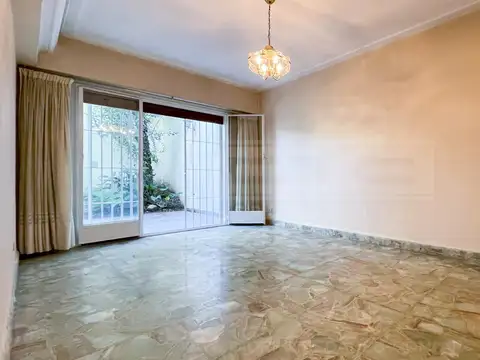 Gral. José Gervasio Artigas  al 4600 entre Av. Gral Mosconi y Gabriela Mistral