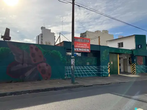 Importante lote, actualmente estacionamiento