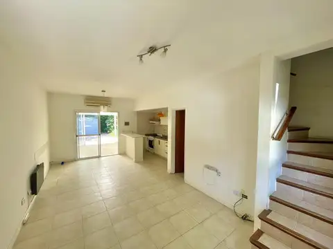 Depto Tipo Casa en Alquiler de 2 dormitorios