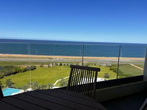 Apartamento en venta c/ cochera en P. Ballena