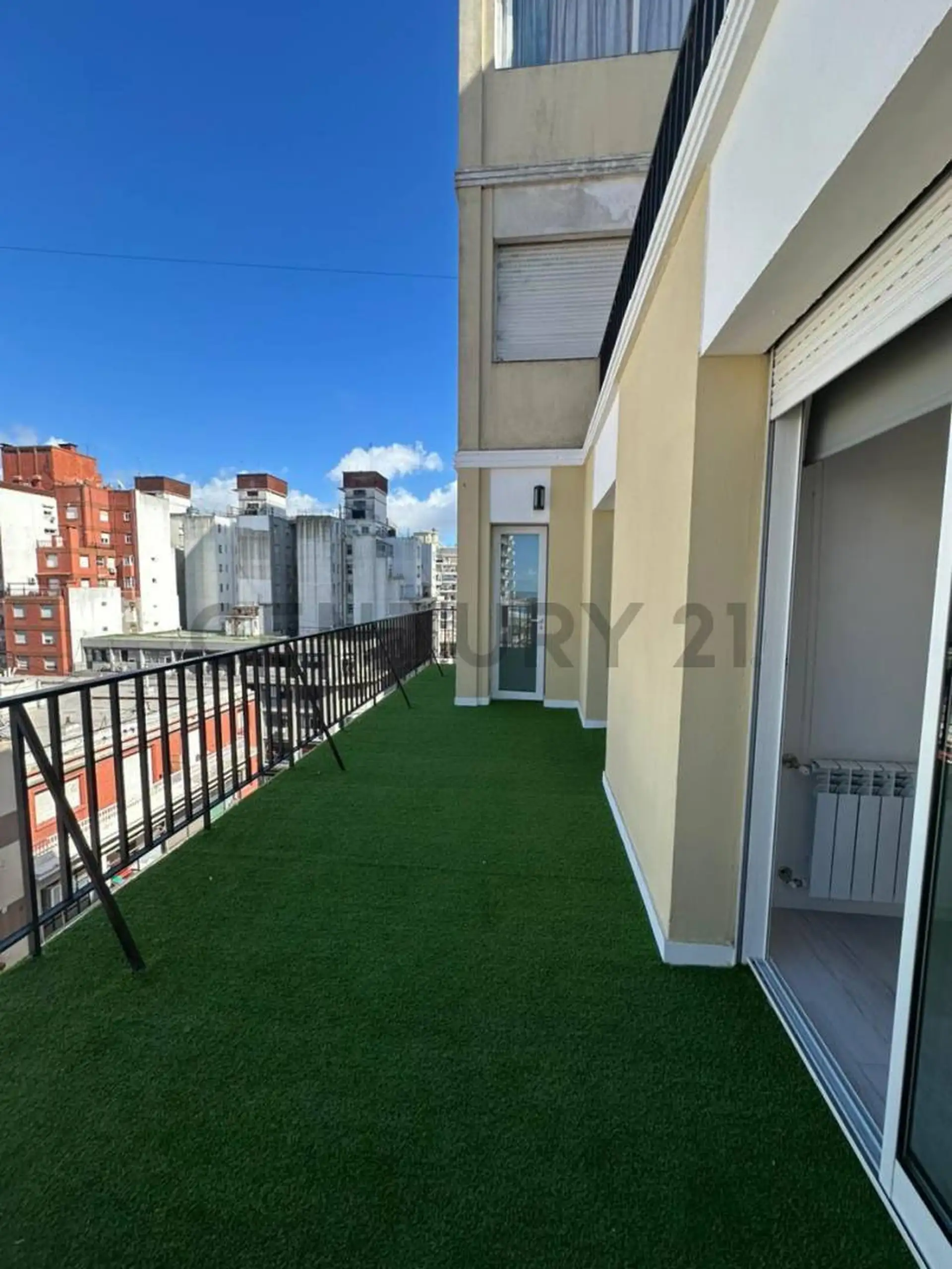 Venta departamento 4 ambientes con dependencia, balcón terraza y vista lateral al mar