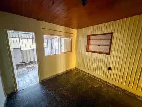 Casa 6 ambientes con 1 baño