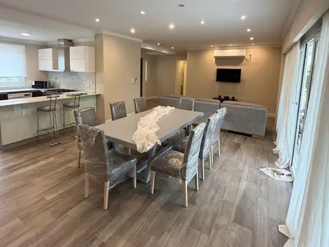 Casa 5 ambientes con 3 baños
