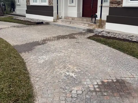Casa 5 ambientes con 3 baños
