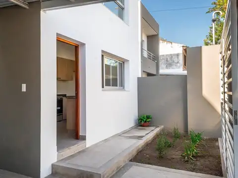 Casa en Alquiler en Barrio Grand Bourg, $ 1.300.000