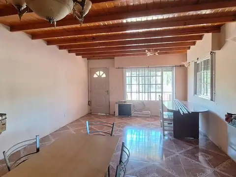 Casa 5 ambientes con 2 baños