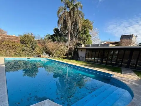 Casa 6 ambientes con 4 baños