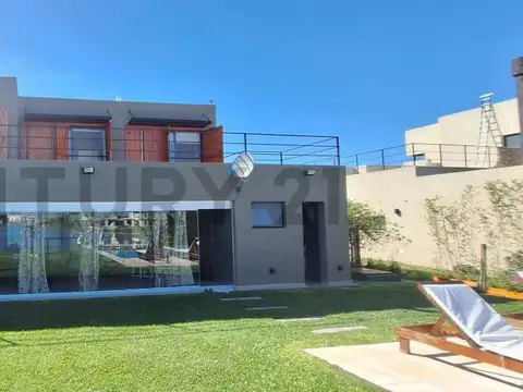 Casa 7 ambientes con 3 baños