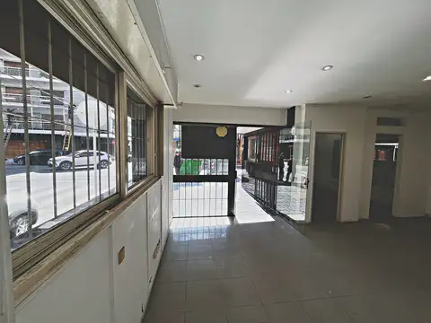 ALQUILER DE LOCAL EN EXCELENTE ESQUINA EN PARQUE RIVADAVIA