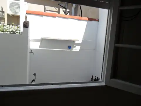 Alquiler 2 ambientes Martinez 1* piso por escalera BAJAS EXPENSAS