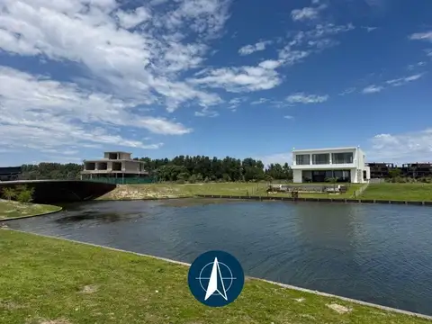 Lote en venta en Los puentes, Nordelta. Vista premium al lago!