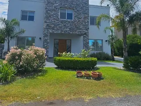 Casa 6 ambientes con 5 baños