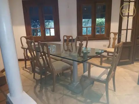 Casa en Alquiler con 2 cocheras