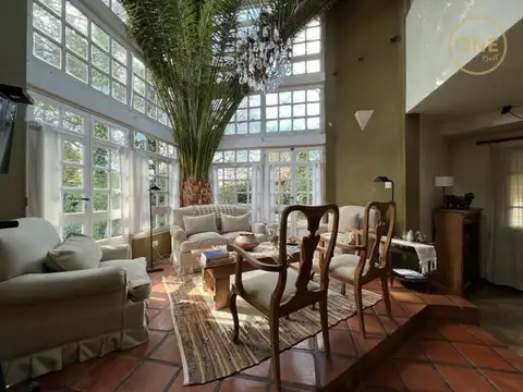 Casa 8 ambientes con 4 baños