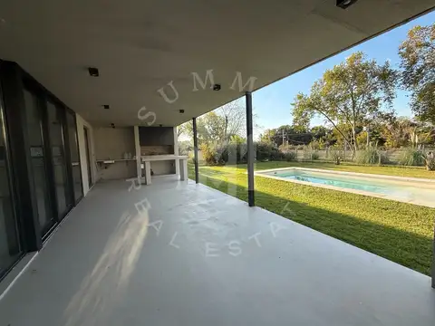 Casa 4 ambientes con 3 baños