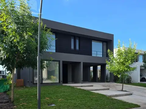 Casa en Venta en Nordelta Carpinchos, USD 949.000