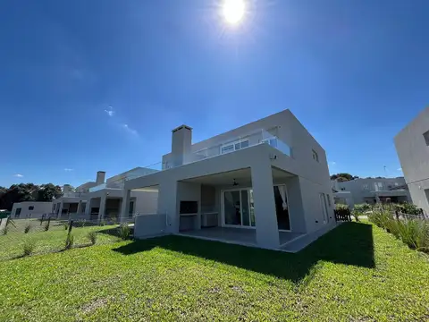 Townhouse en alquiler sin muebles en La Calesa - Pilara - URDAPILLETA PROPIEDADES
