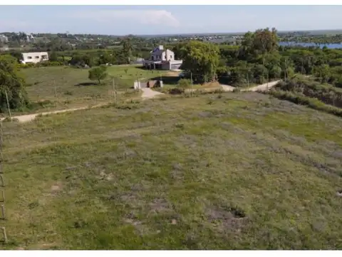 Terreno de 22x45 con vista al rio, calle Minuanes casi Guaranies