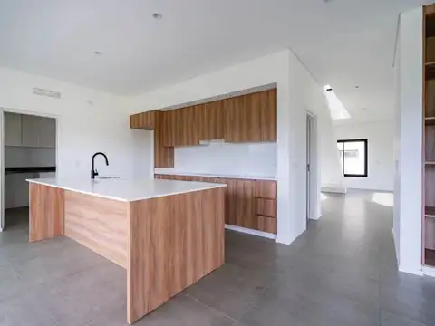 Casa En Venta 4 Ambientes Barrio Aluen Ezeiza
