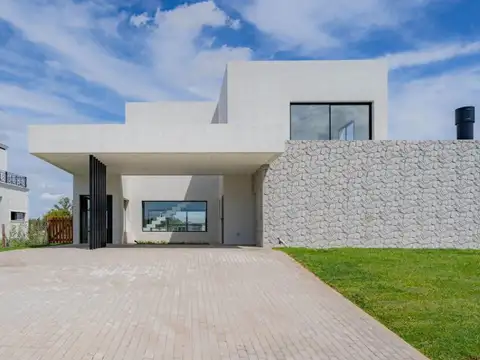 Casa En Venta 4 Ambientes Barrio Aluen Ezeiza