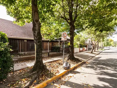 Casa 6 ambientes con 2 baños