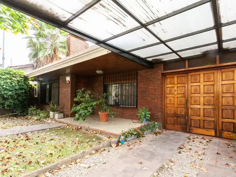 CASA EN ADROGUE 3 HABITACIONES 3 BAÑOS C/QUINCHO