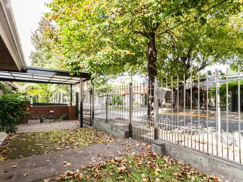 Casa en Venta con 2 cocheras