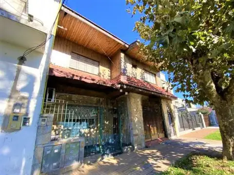 Urquiza al 1700