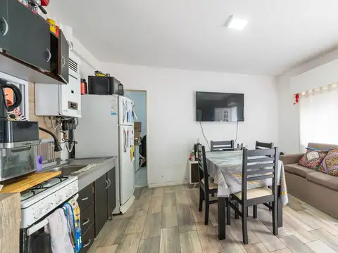 CASA DE PASILLO EN VENTA 2 DORMITORIOS REP. SEXTA