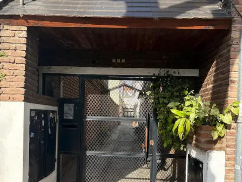 CASA DE PASILLO EN VENTA 2 DORMITORIOS REP. SEXTA
