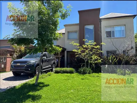 Casa en Venta con 4 cocheras