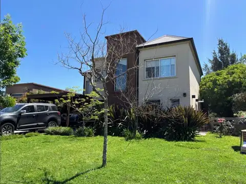 Casa 7 ambientes con 4 baños