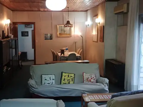 CASA CHALET EN VENTA INMEJORABLE UBICACION OLIVOS A REFACCIONAR