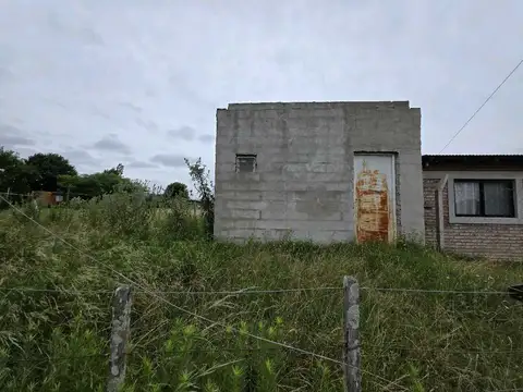 Vendo Casa en Terreno de 800 m2 en Colonia Elia, Entre Ríos.