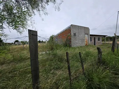 Vendo Casa en Terreno de 800 m2 en Colonia Elia, Entre Ríos.