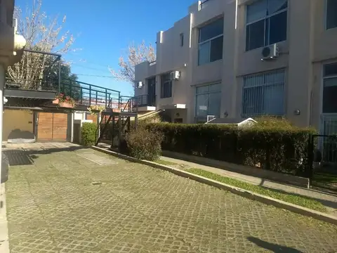 Depto Tipo Casa en Alquiler de 3 ambientes