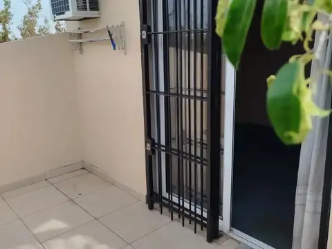 Depto Tipo Casa en Alquiler de 2 dormitorios