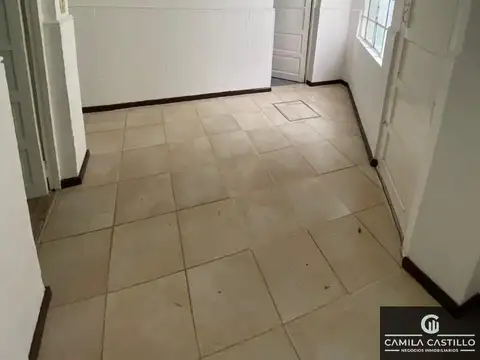 Depto Tipo Casa en Alquiler en Lomas del Mirador, $ 650.000