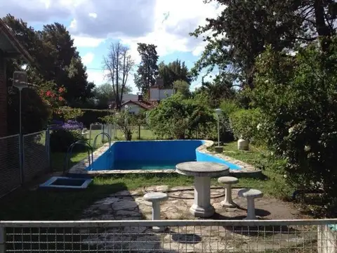 Casa 5 ambientes con 2 baños