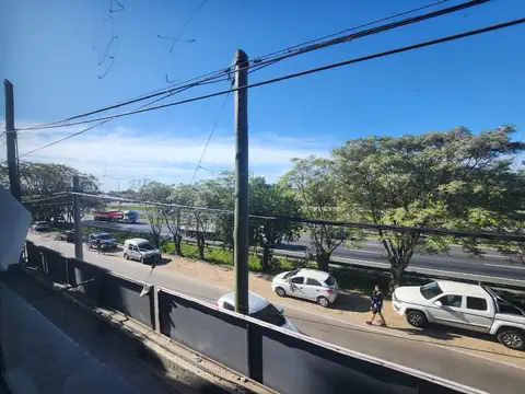 AMPLIO LOCAL IDEAL OFICINAS,GIMNASIO,DEPOSITO