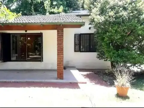 Casa en venta - 3 Dormitorios 2 Baños - 4.540Mts2 - Moreno
