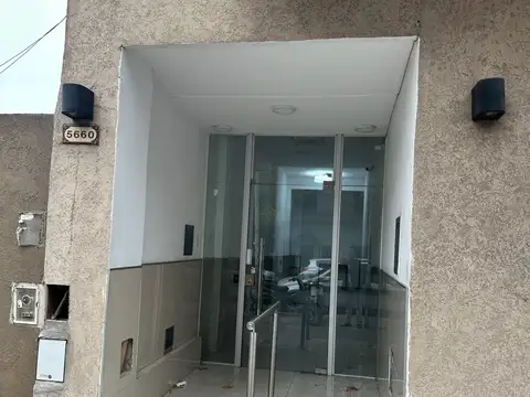 Departamento de 3 ambientes, planta baja, contrafrente, 2 baños, lavadero, galería, patio y gran quincho con parrilla.