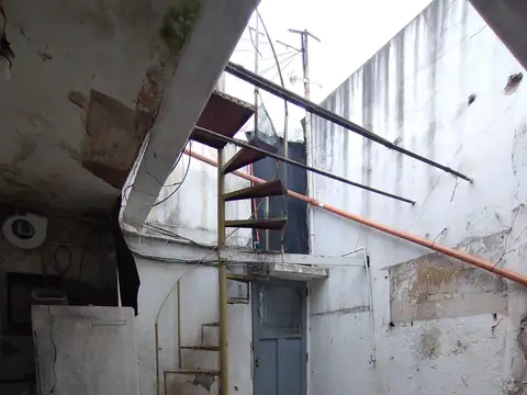 Depto Tipo Casa en Venta 80 años