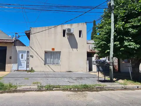 EN VENTA EN CASEROS DEPARTAMENTO DE 2 AMB. TIPO LOFT EN P.B. CON ENTRADA POR PASILLO - FICHA 8462