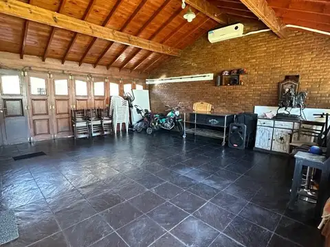 Casa en Venta con 4 cocheras
