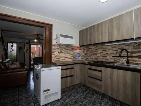 Casa 4 ambientes con 2 baños