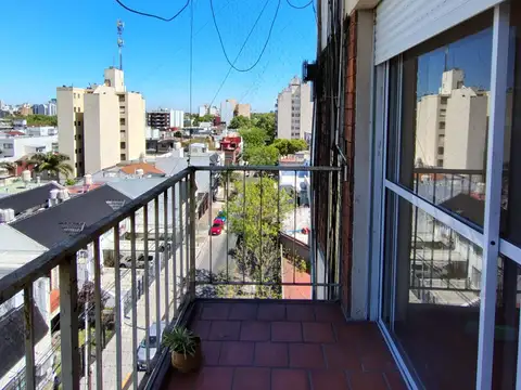 AL FRENTE CON MAGNIFICA VISTA TODO AIRE SOL Y LUZ – PERFECTO  ESTADO– A 1 CDRA METROBUS JUAN B JUSTO